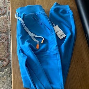 NWT xs tall figs Clara joggers blue